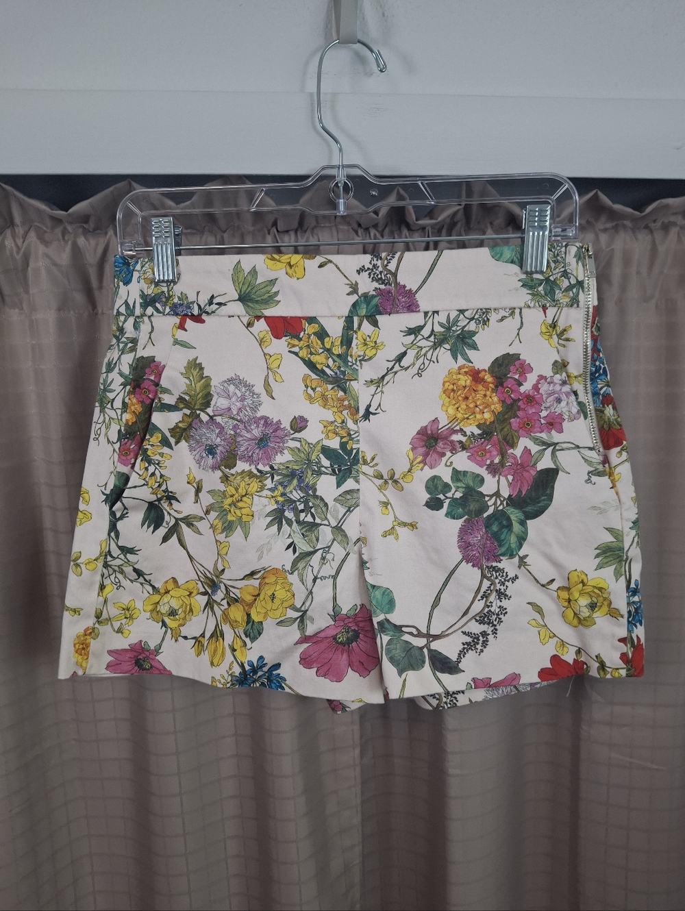 Zara Light Pink Chino Shorts with Floral Print Side Zipper Pockets Size Medium
